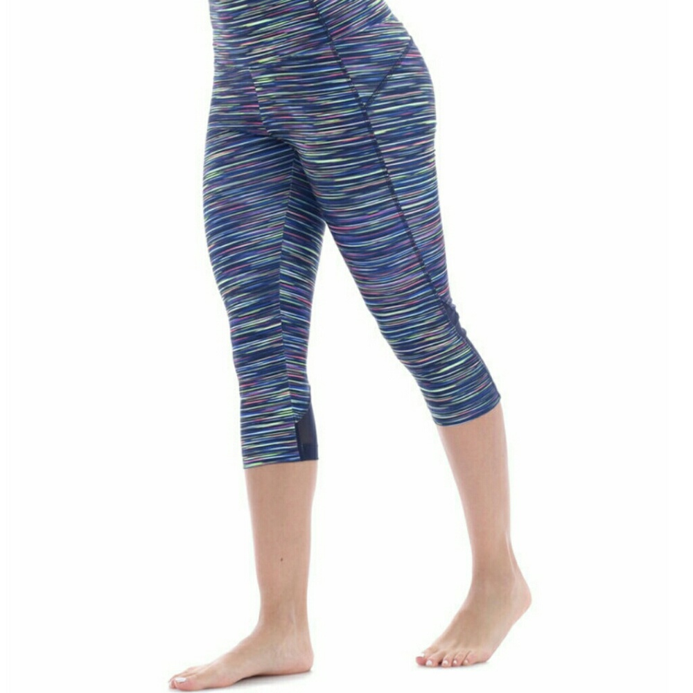 ■Bally■ (8/10) Capri Workout Leggings - Picture 3 of 7